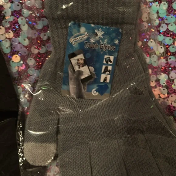 Touchscreen Gloves Red, Black, and Gray Set - Picture 4 of 4